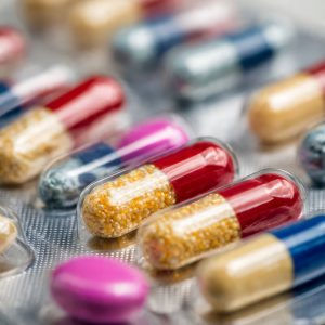 Falsificação de medicamentos: como se proteger de um dos maiores riscos silenciosos à saúde